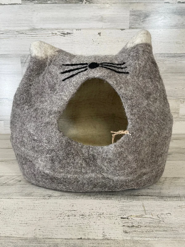 Karma Cat Wool Cat Cave